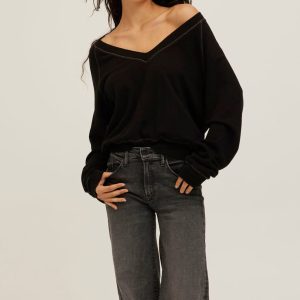 Cambridge Contrast Stitch V-Neck Sweatshirt - Image 1