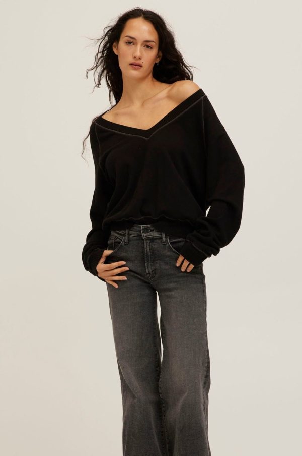 Cambridge Contrast Stitch V-Neck Sweatshirt