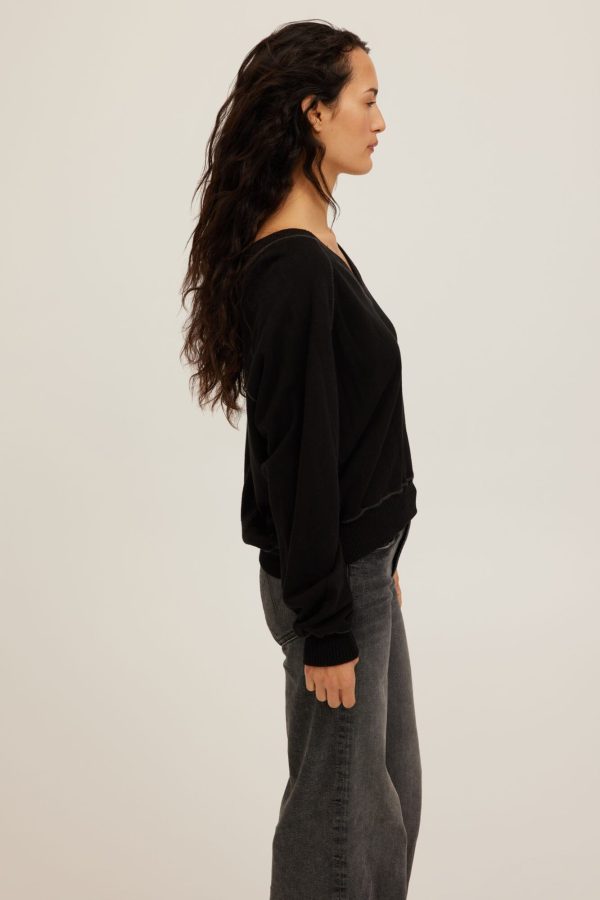 Cambridge Contrast Stitch V-Neck Sweatshirt
