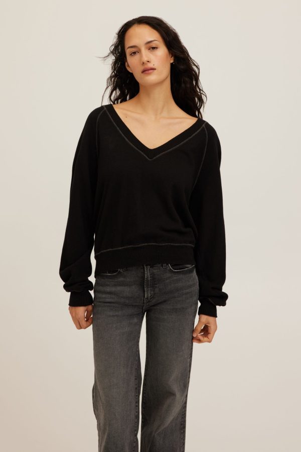 Cambridge Contrast Stitch V-Neck Sweatshirt