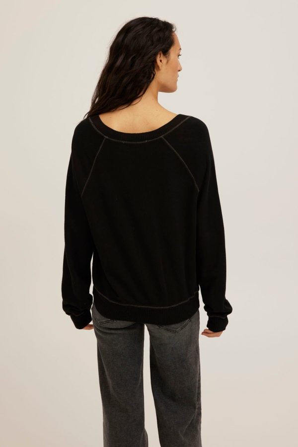 Cambridge Contrast Stitch V-Neck Sweatshirt