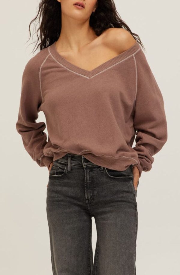Cambridge Contrast Stitch V-Neck Sweatshirt
