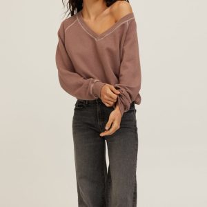 Cambridge Contrast Stitch V-Neck Sweatshirt