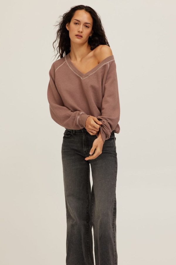 Cambridge Contrast Stitch V-Neck Sweatshirt