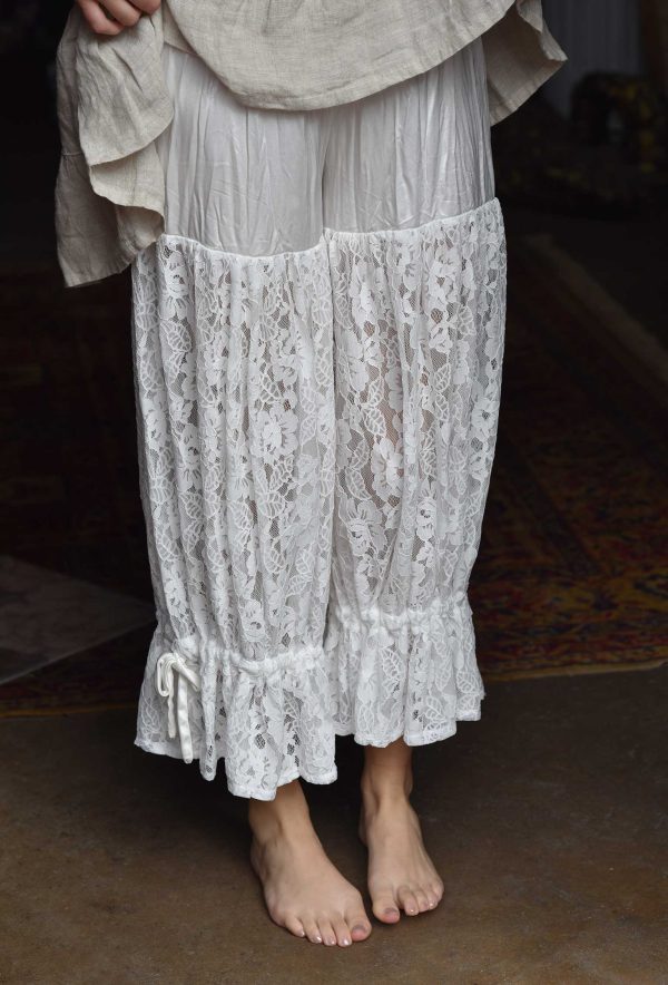 Jasmine Bloomer, Lace